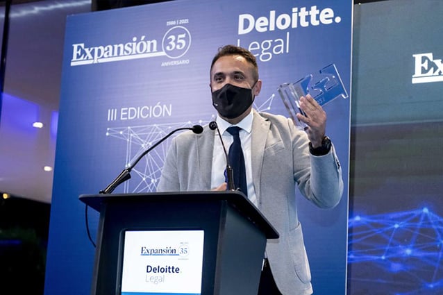 El equipo de Telefónica, con Rocío López, Alicia Iglesias, Gema García, Lidón Safont, Laura Sanz, Icíar Bilbao-Goyoaga, Manuel Crespo, Isabel Ballesteros y Alberto Alfonso