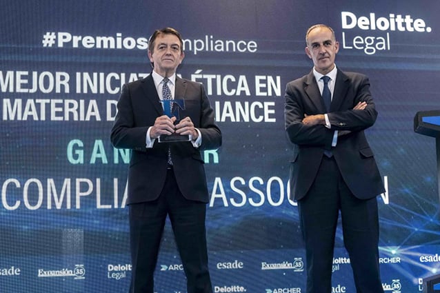 Seat fue una de las protagonistas de la ceremonia: Carmen Rabanal, 'integrity officer & compliance awareness'; Sandra Olivera, responsable de 'compliance' e integridad; y Cristina González, 'systems effectiveness'