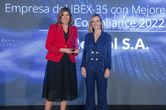 Premio a la Empresa del Ibex 35 con Mejores Prácticas en Compliance 2022. María Diaz Aldao, REPSOL y María Guinot, Deloitte Legal