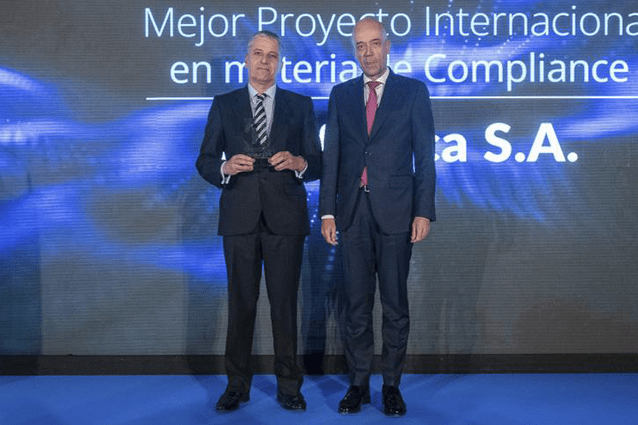 Premio al Mejor Proyecto Internacional en Materia de Compliance. Manuel Crespo de la Mata, GRUPO TELEFÓNICA y David Velázquez, Esade