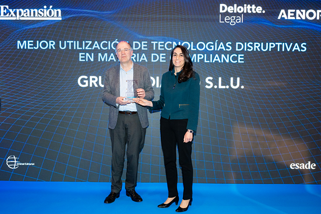 Joaquim Triadú, 'corporate & compliance officer' de Mediapro, junto a María Vidales.