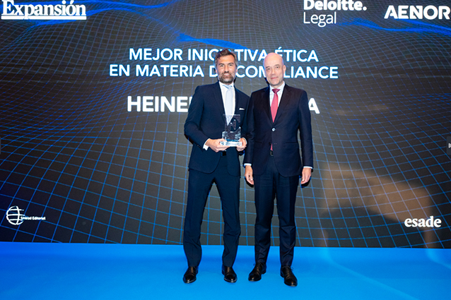 Ignacio Mendoza Escobar, director legal de Heineken España, con David Velázquez.